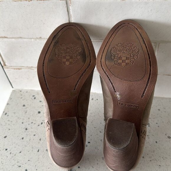 Vince Camuto Fileana French Taupe Suede Leather Split Shaft Ankle Booties Size 6 - Picture 10 of 11